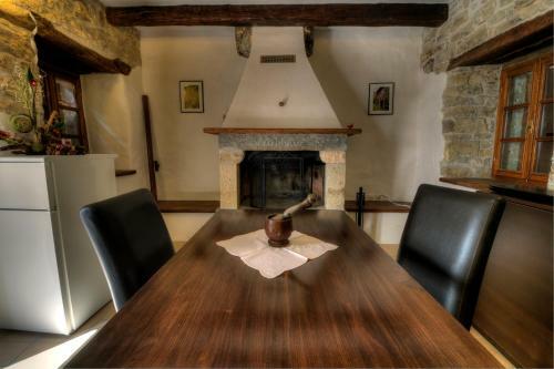 Hostal Traditional Stone House Kotli