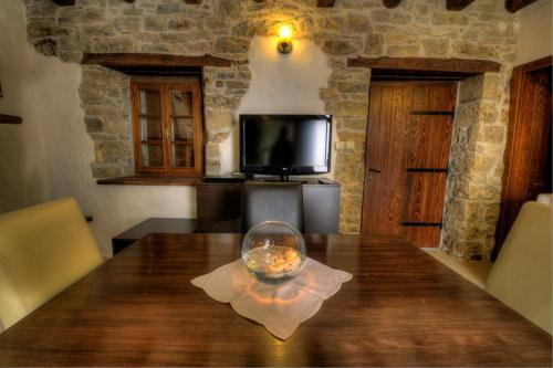 Hostal Traditional Stone House Kotli