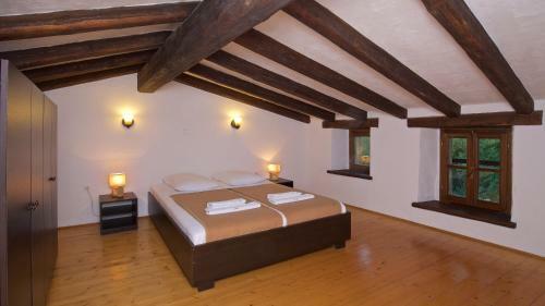 Hostal Traditional Stone House Kotli