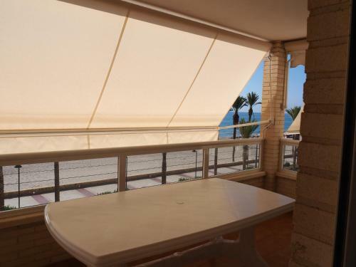 Amplio Apartamento En Primera L�nea De Playa