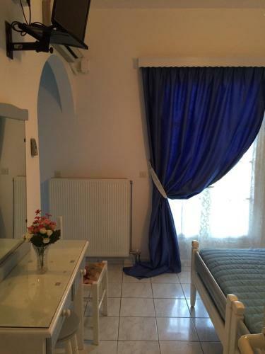 Makis Studios & Apartments