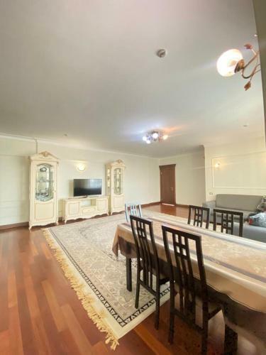 Apartamento ????? ????? ??????! / Center Almaty