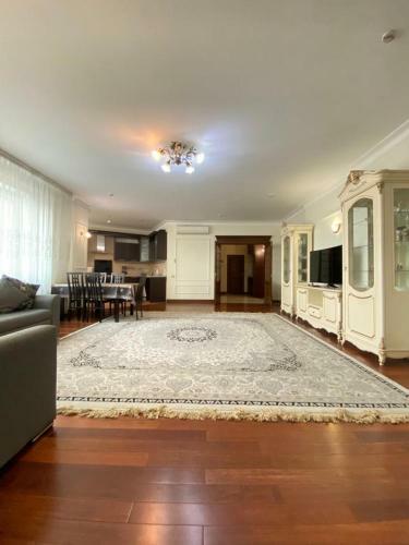 Apartamento ????? ????? ??????! / Center Almaty