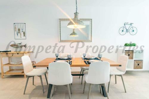 Modern Apartment In C�mpeta