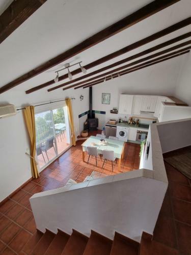 Lovely 2 Bed Apartment With Stunning Views & Pool