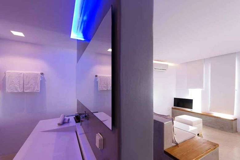 En Lefko Prive Suites Hotel
