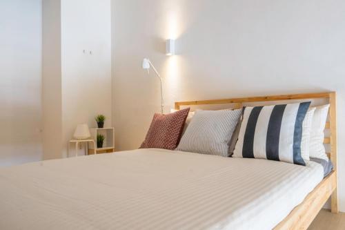 Hotel Vista Studio Loft Suites (staycation Approved)