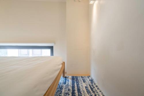 Hotel Vista Studio Loft Suites (staycation Approved)