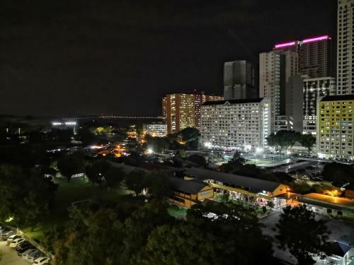 Apartamento Strait Garden Suites X Ace Pro @ George Town