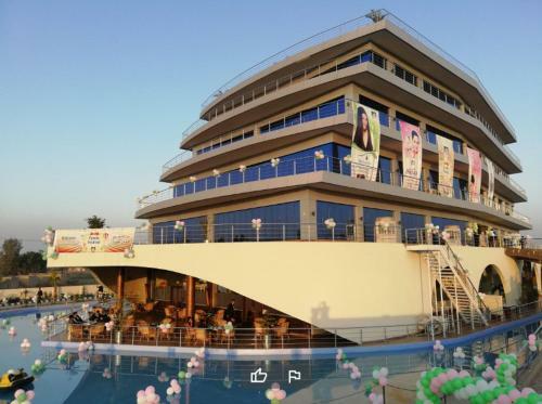 Hotel Titanic Resort Faisalabad