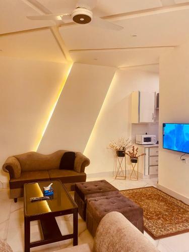 Fully Serviced 2 Br Independent Portion In Wapda City