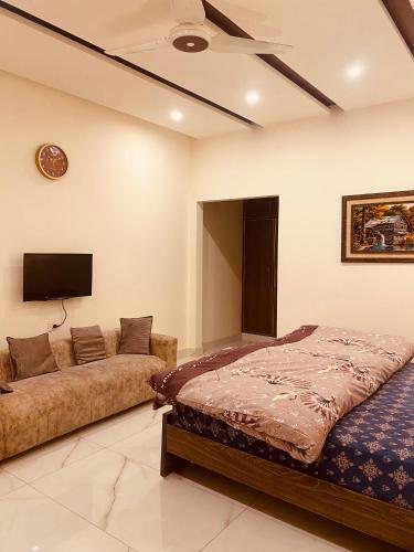 Fully Serviced 2 Br Independent Portion In Wapda City