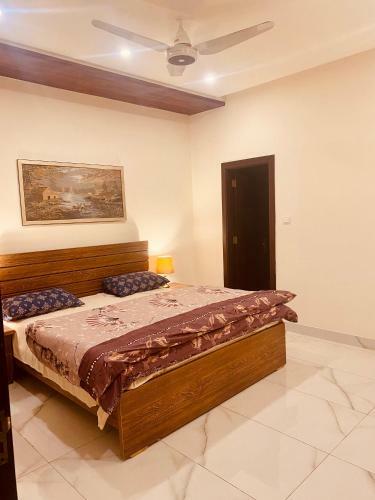 Fully Serviced 2 Br Independent Portion In Wapda City