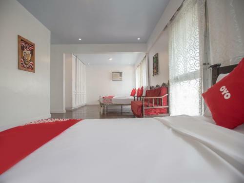 Hotel Vaccinated Staff - Oyo 588 Sunrock Resort