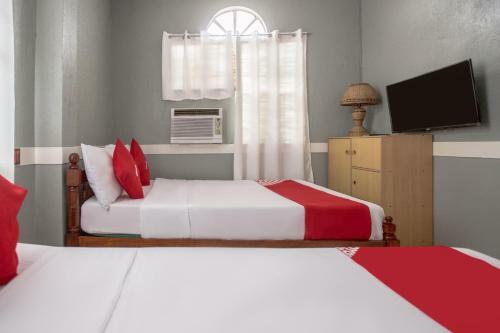 Hotel Vaccinated Staff - Oyo 588 Sunrock Resort