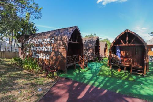 8 Wooden House