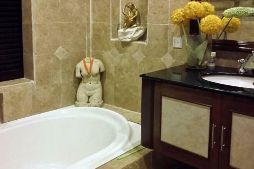 A Famosa Luxury Villa