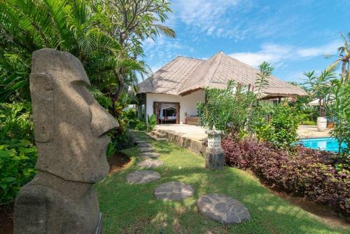 Villa Agus Mas - Serene & Calm Beachfront Villa!