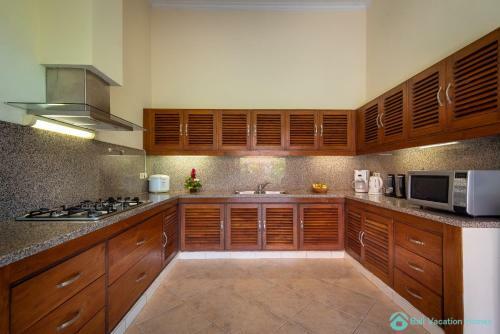 Villa Namast� - Beachfront At Lovina 10p, Pool, Bbq