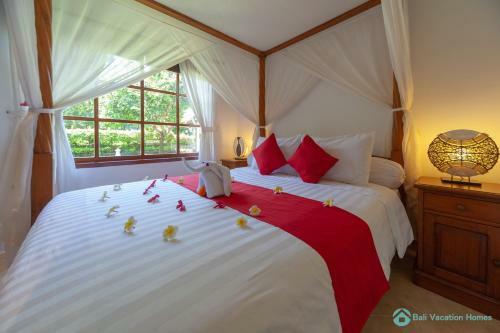 Villa Segara Murti - Stylish Beachfront Villa!