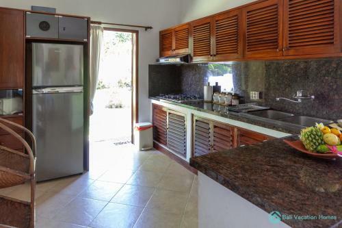 Villa Segara Murti - Stylish Beachfront Villa!