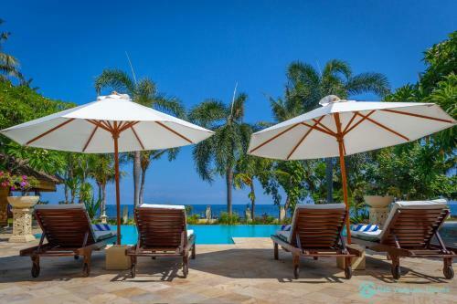 Villa Segara Murti - Stylish Beachfront Villa!