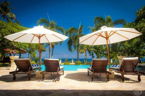 Villa Segara Murti - Stylish Beachfront Villa!