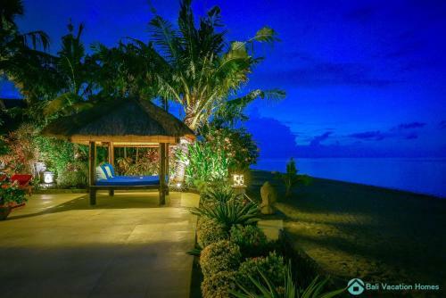Villa Kamboja - Intimate Luxury Lovina Beach Villa