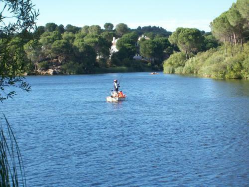 Caba�a De Madera Junto Al Lago Las Jaras