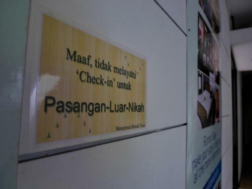 Bed & Breakfast Rumah Tawa Hotel Syariah