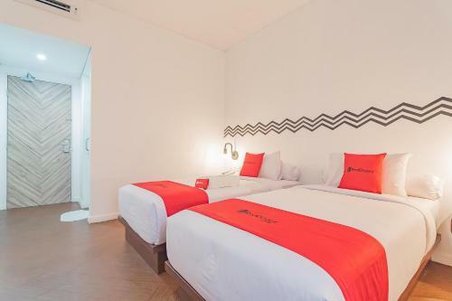 Reddoorz Premium @ Hotel Hebat