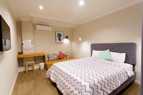Hostal Cottonwood Bed & Breakfast House Bandung