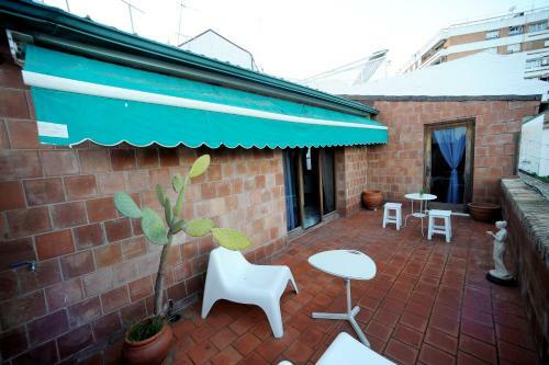 Bed & Breakfast San Basilio�s Red House