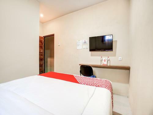 Hotel Vaccinated Staff - Oyo 3462 Cimindi Residence