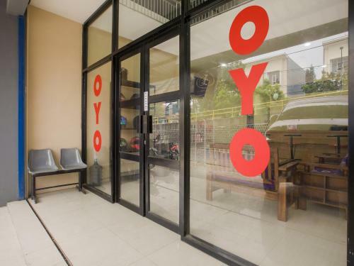 Hotel Vaccinated Staff - Oyo 3462 Cimindi Residence