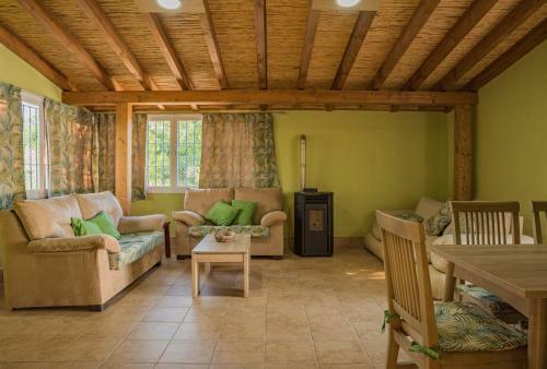 Agroturismo Casa Rural "all�n Frente"