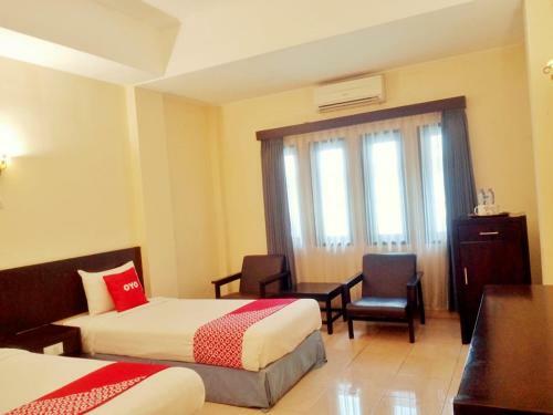 Oyo 90102 Edotel Hotel By Dbest Hospitality