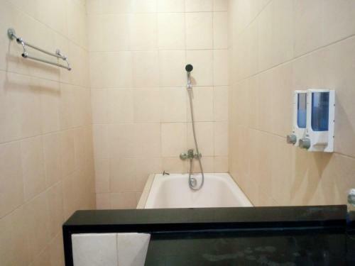 Oyo 90102 Edotel Hotel By Dbest Hospitality