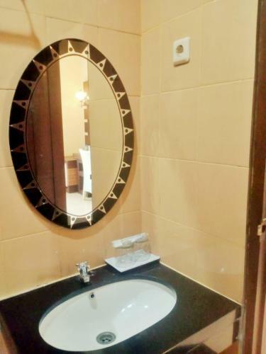 Oyo 90102 Edotel Hotel By Dbest Hospitality