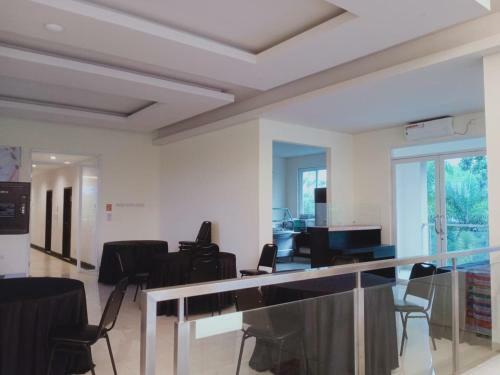 Oyo 90102 Edotel Hotel By Dbest Hospitality