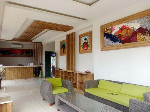Oyo 90102 Edotel Hotel By Dbest Hospitality