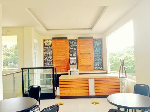 Oyo 90102 Edotel Hotel By Dbest Hospitality