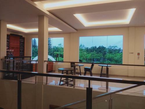 Oyo 90102 Edotel Hotel By Dbest Hospitality