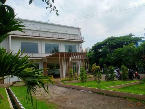 Oyo 90102 Edotel Hotel By Dbest Hospitality