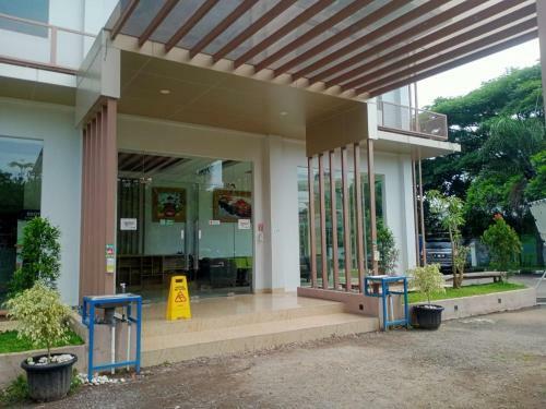 Oyo 90102 Edotel Hotel By Dbest Hospitality