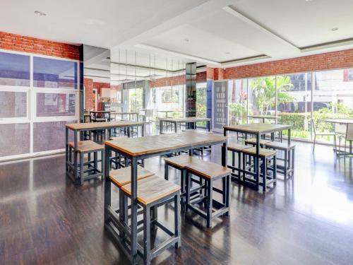 Hotel Oyo 90563 Socialite Dago Asri