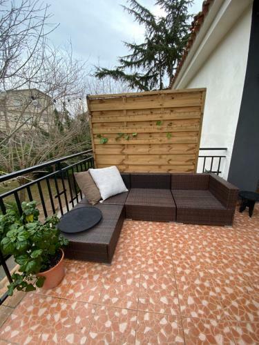 Charming Apartment In A Duplex With Garden & Balcony
