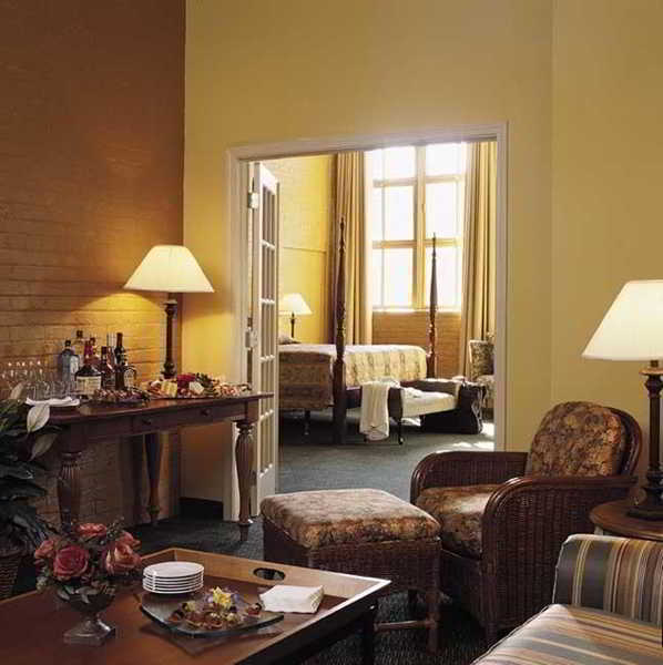 Hotel Hampton Inn And Suites Convention Center