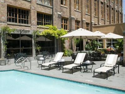 Hotel Hampton Inn And Suites Convention Center