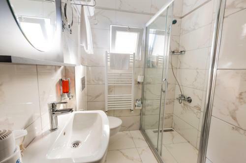 Albergue Azra Residence